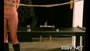 Abspielen Luxuriöse Sexbombe benutzt ihre Milchkrüge