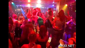Reproduzir As belezas não sabem quem as está fodendo