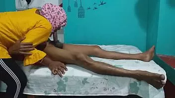 Reproduzir Mamãe índia pampa boquete e fode com filho de verdade