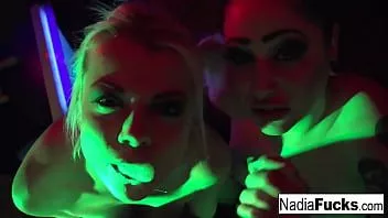 Reproduzir Bj duplo pov quente com nádia branca e chuva ophelia
