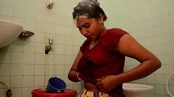 Play Indian aunty bath in the bathroom feeding boob milk 2021