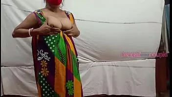 تشغيل منتديات الهندي فتاة تظهر لها شعر كس ولها كبير الثدي