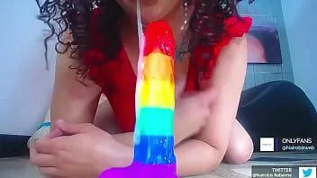 Play Nairobis sucking dildo with pleasure