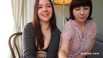 Reproduzir Adoráveis ​​amadores Kriss e Lea têm um interlúdio romântico