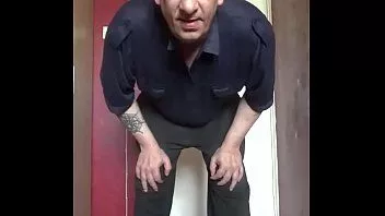 تشغيل يظهر لك المتشبهون المخنثين مارك رايت ما يرتديه تحت ملابسه طوال الوقت حتى عندما يخرج فقط في حالة رغبة شخص ما في التخلص من السائل المنوي داخل فتحة الشرج