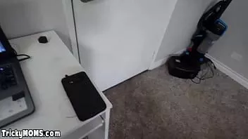 Oynat Busty milf üvey alix lynx catches oğul sırasında mastürbasyon