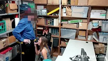 Reproducir Milf asiática se folla a un policía para salvar a su hija - Christy Love