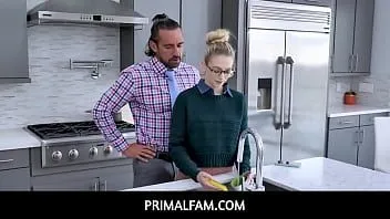 Oynat Primalfam - üvey baba seksi ateşli üvey kızını beceriyor