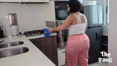Abspielen Heiße Latina Milf fickt Mitbewohner in der Küche