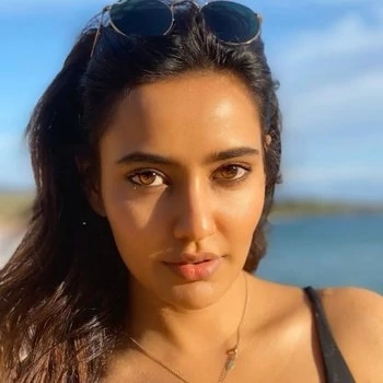 अभिनेता Neha Sharma