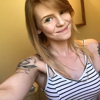 अभिनेता Nora Ivy